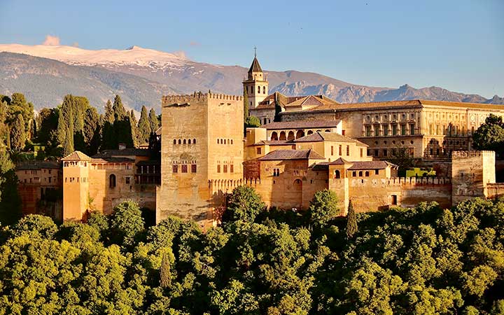 Granada la leggendaria Alhambra che domina la città - Itinerario Tour Spagna 8 giorni Perusia Viaggi