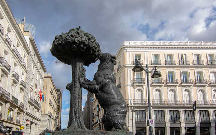 Puerta del Sol: la statua dell’Orso e del Corbezzolo simbolo di Madrid - Itinerario Tour Spagna 8 giorni Perusia Viaggi